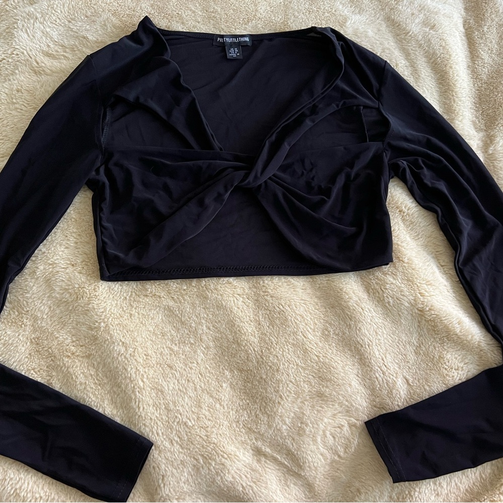 PrettyLittleThing Black Cut Out Twist-Front Long Sleeve Crop Top